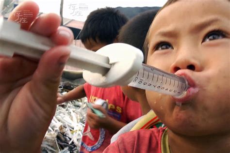 农大学生回收空瓶 “捡破烂”3年捐助两孤儿 - 媒体关注 - 福建妇联新闻