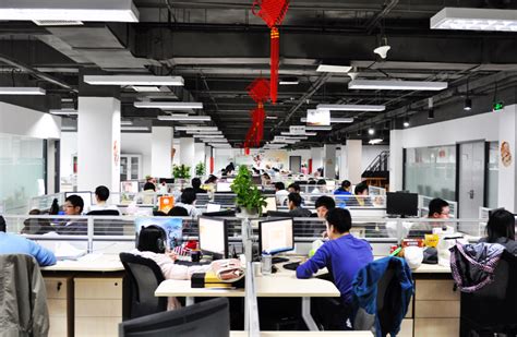 上海技能人才平均工资突破12万元是真的吗 在上海工作的真实感受是什么 _八宝网