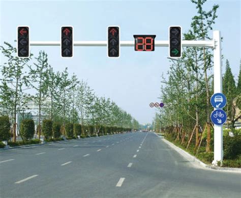 交通信号灯的种类与控制方式有哪些？