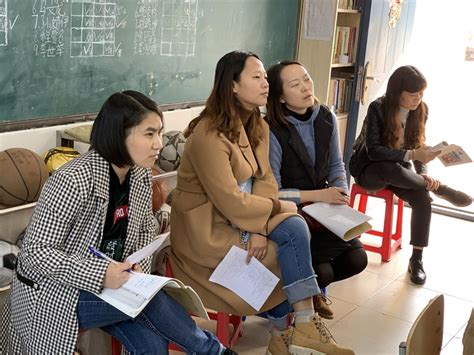 传媒系举行青年教师听评课活动-长江大学人文与新媒体学院