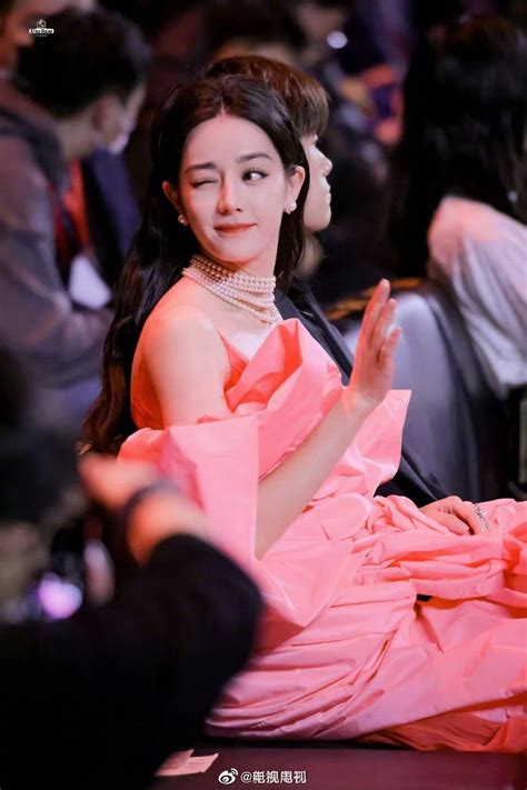 迪丽热巴微博之夜第二套造型，粉色裙子头链造型完全异域公主！|迪丽热巴|异域|造型_新浪新闻