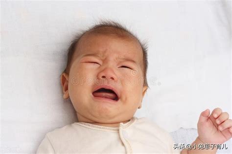 婴儿哭闹不止的八大原因（婴儿爱啼哭）-幼儿百科-魔术铺