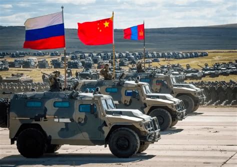 俄媒：中俄4月底将举办海上军演 动用战机和潜艇