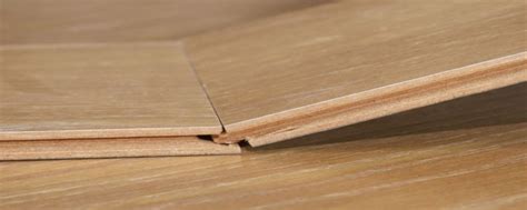 强化地板和实木地板的区别 是用实木直接加工成的地板