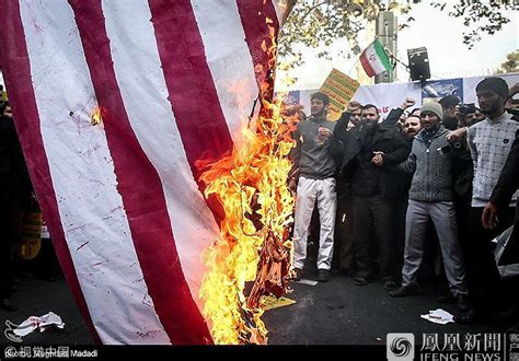 伊朗民众烧美国国旗泄愤_凤凰网
