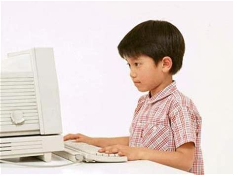 儿童4岁前学电脑弊大于利-新东方网