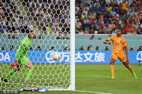 高清图：邓弗里斯抽射破门 荷兰重新取得两球领先-搜狐大视野-搜狐新闻