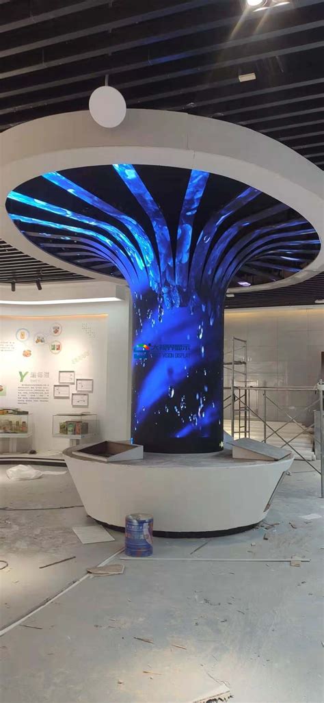 重庆梁平企业孵化园 伞形屏 P2.5 - 创意屏案例 - 武汉大视界显示技术有限公司