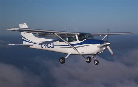 美国的塞斯纳172R轻型运动飞机非常适合做私人飞机，容易驾驶且十分安全