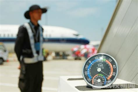 南京禄口机场一线员工：战高温 全力以赴保暑运