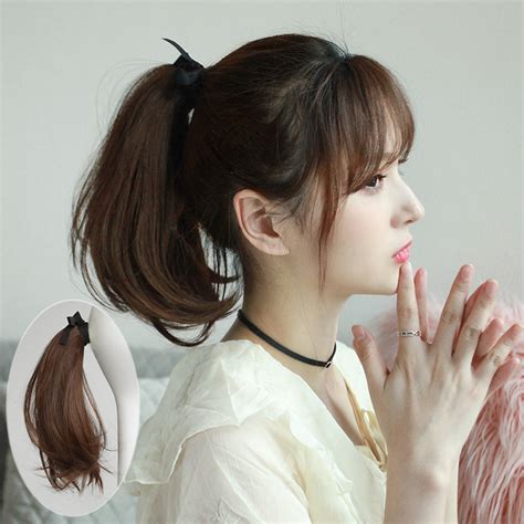 女学生扎马尾辫图片