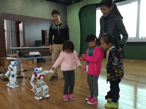 Ai儿童早教机智能机器人男女孩陪伴玩具高科技wifi多功能语音人工对话益智教育学习故事机3