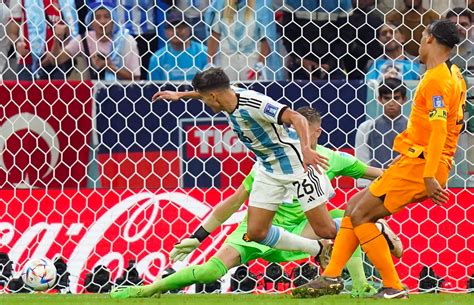 1-0荷兰！梅西上帝视角神助攻创纪录 超越贝利成世界杯历史第一人
