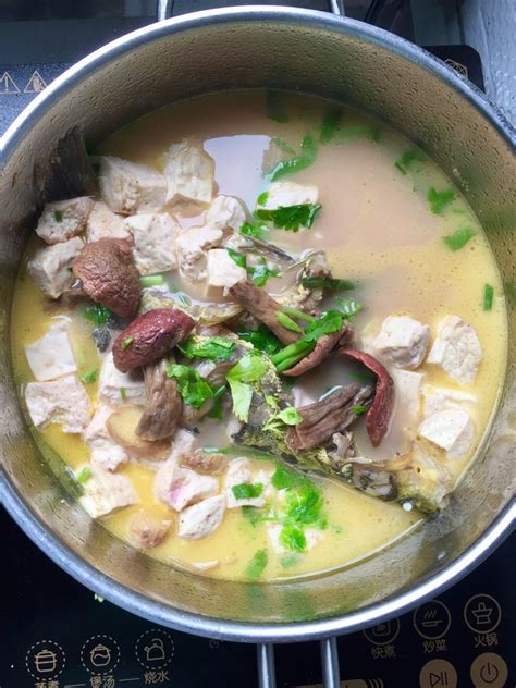 【红菇豆腐黄甲鱼汤的做法步骤图，怎么做好吃】Buzzya_下厨房