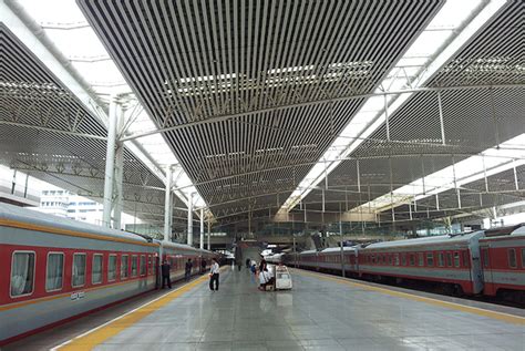 最新情况！贵南高铁马山站顶部钢结构网架顺利完工|高铁_新浪新闻