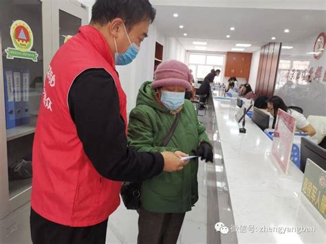 【发放便民联系卡 实现“零距离服务” 】——正阳街道各社区开展便民联系卡发放活动_居民