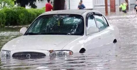 下雨天汽车进水怎么处理， 有这几招就不用愁