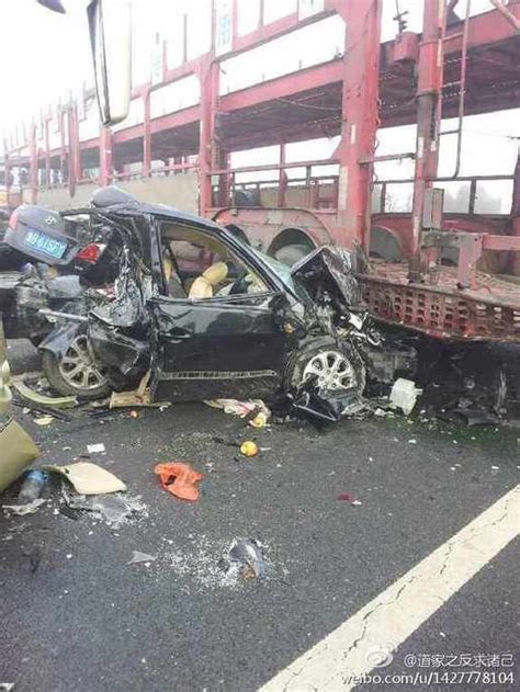 广东汕尾高速公路发生车祸致5人死亡(组图) - 国内动态 - 华声新闻 - 华声在线