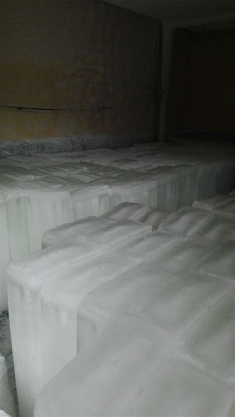 酷暑来袭 制冰厂每天销售冰块上百吨