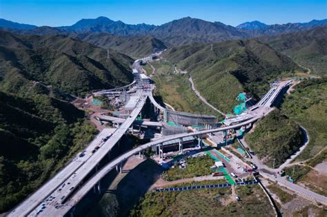 国道109新线高速路安家庄特大桥攀登“最高点”_北京日报网