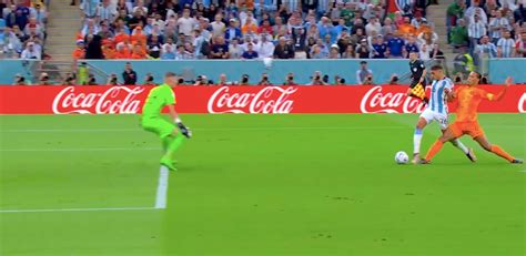 1-0荷兰！梅西上帝视角神助攻创纪录 超越贝利成世界杯历史第一人