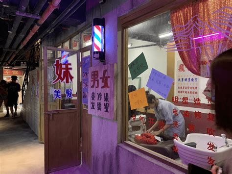 空间印象：广州超级文和友美食商场设计：魔幻市井博物馆+网红美食游乐园_联商专栏