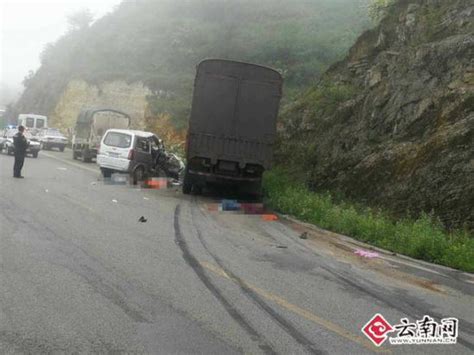 云南曲靖富源面包车与大货车相撞 已致4死5伤|交通事故|车祸|死伤_新浪新闻