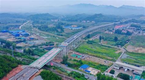 渑淅高速西峡至淅川段跨宁西铁路立交桥顺利完成转体-大河新闻