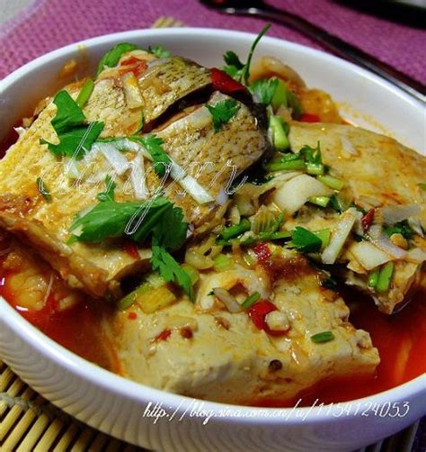 鲢鱼炖豆腐的做法_家常鲢鱼炖豆腐怎么做好吃图解-聚餐网