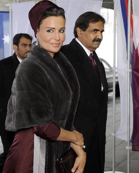卡塔尔最会赚钱的女人，衣服都是高定款，一袭头巾也能演绎时尚|莫扎|头巾|谢赫_新浪新闻