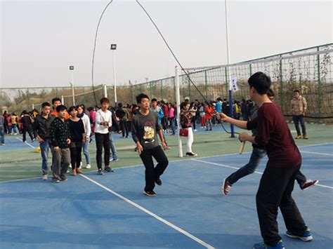 新华路体育中心举办2020年第六届“新华杯”羽毛球比赛-湖北省体育局