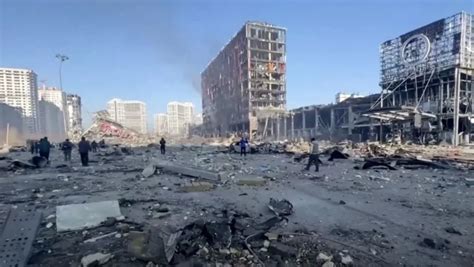 基辅发生爆炸，乌方：俄军发动自杀式无人机袭击_手机新浪网
