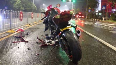 23岁女网红车祸去世，为拍短视频涨粉，骑摩托车跑山，想红不要命|摩托车|相撞|鱼_新浪新闻