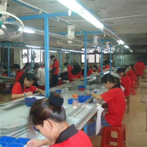 海安工人们赶制出口真丝绸产品订单 - 南通市人民政府