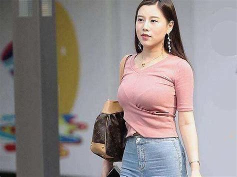 女人胸部图片