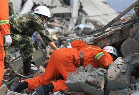 汶川地震的难忘瞬间|大地震|青川|北川_新浪新闻