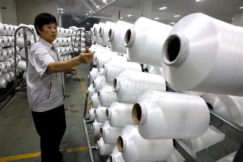福建连江：化纤企业生产忙-人民图片网