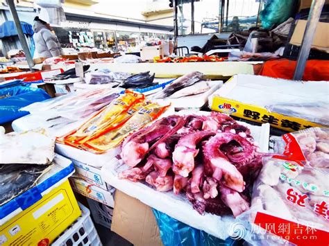 春节后 青岛市场海鲜依然丰富多彩 从帝王蟹到面条鱼样样有|海鲜|面条鱼|帝王蟹_新浪新闻