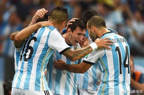 [热身赛]阿根廷2-2乌拉圭_新浪图片
