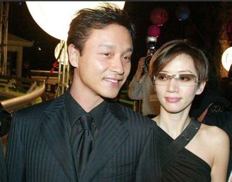 舒淇与张国荣23年前合影曝光 网友：他们的穿着实在是很雷人