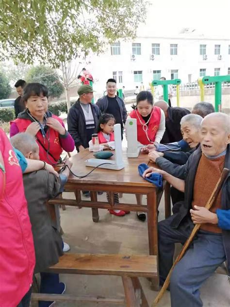 南昌市最好的养老院-养老院带领老人认领种植绿植_太和养老网
