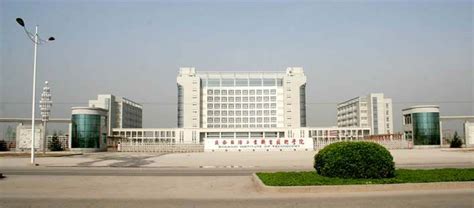 我校新校区一期项目单体建筑全部封顶-陕西工业职业技术学院