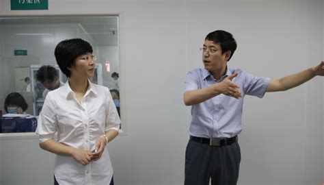 武汉市卫生局局长及三甲医院领导一行莅临康圣达医学检验所参观指导