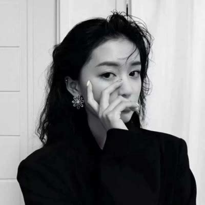 很丧的黑白古风头像女生