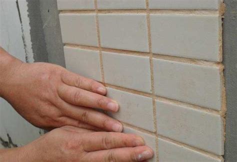 瓷砖胶好还是水泥好 瓷砖胶如何使用 - 装修知识 - 九正家居网