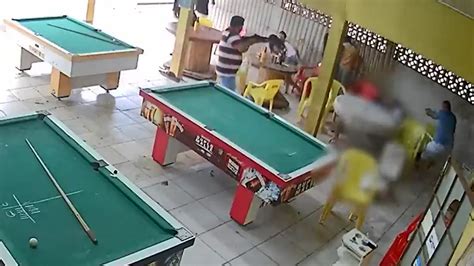可怕！巴西2男子打台球输掉后被嘲，残忍射杀7人_凤凰网视频_凤凰网
