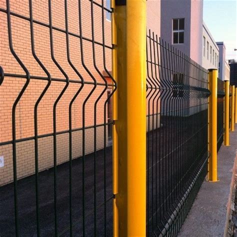 桃型柱护栏网案例展示 - 安平县艾瑞金属丝网有限公司