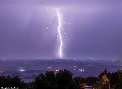天空上的雷暴天气高清图片下载-正版图片600136777-摄图网