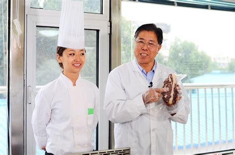 中国农业大学动物科技学院 新闻动态 肉牛研究中心参与录制CCTV7《农广天地》节目