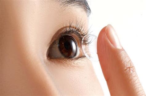 经常戴隐形眼镜对眼睛有坏处吗，视力下降/引起许多眼部疾病_探秘志